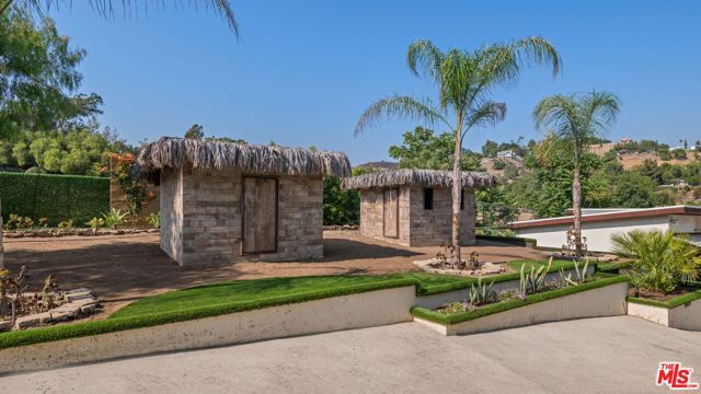 10555 Art Street, Sunland CA: https://media.crmls.org/mediaz/2942d4d0-18ca-475b-899c-d6553f6a3a14.jpg