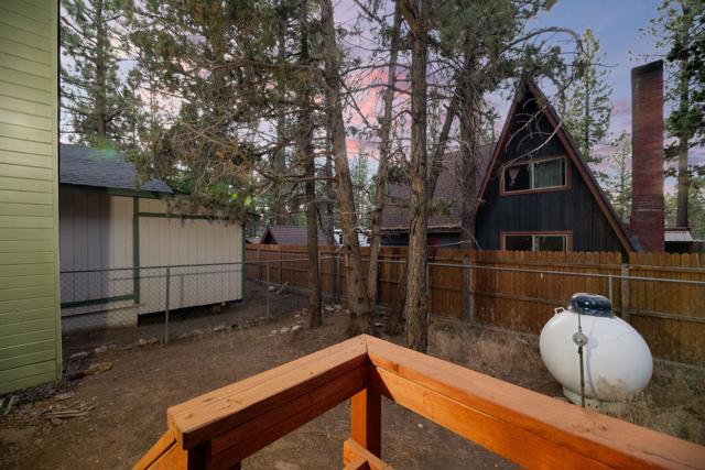 2063 10th Lane, Big Bear CA: https://media.crmls.org/mediaz/2942dadc-05bc-4dc1-b5c6-3f2e5ce4c7a6.jpg