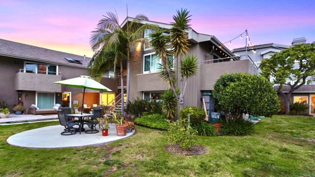 2517 Navarra Drive, Carlsbad CA: https://media.crmls.org/mediaz/2942ddd1-01a2-424b-828d-a6392ef7999a.jpg