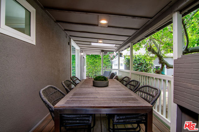 565 N Arden Boulevard, Los Angeles CA: https://media.crmls.org/mediaz/29434dff-3f40-4633-b9cb-ac60e009a469.jpg