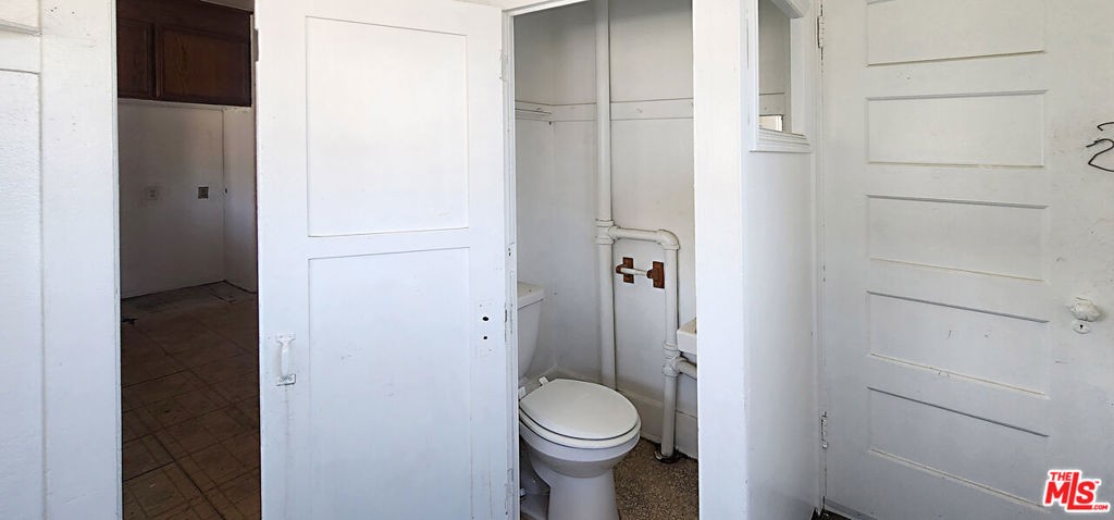 https://media.crmls.org/mediaz/294383e4-162a-452d-acd9-98e9b4eeccd4.jpg?preset=X-Large