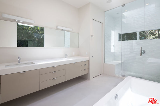 1355 Devlin Drive, Los Angeles CA: https://media.crmls.org/mediaz/29439fcf-9333-4f63-a4cd-7b7500730782.jpg