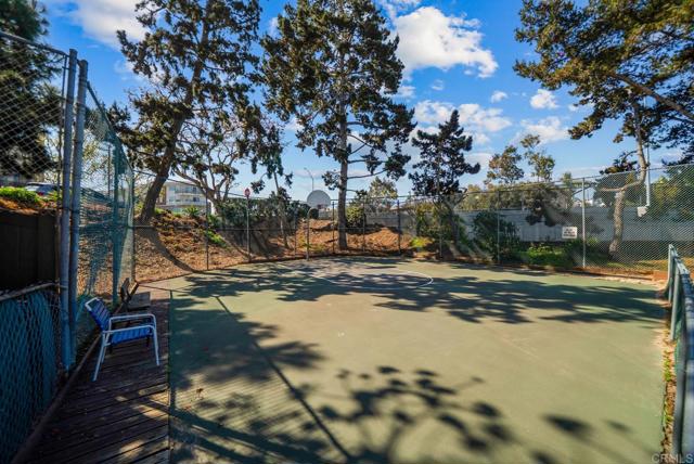 2253 Caminito Pescado, Ocean Beach (San Diego) CA: https://media.crmls.org/mediaz/29446077-bbcb-49af-b9f1-a7a886f587a2.jpg