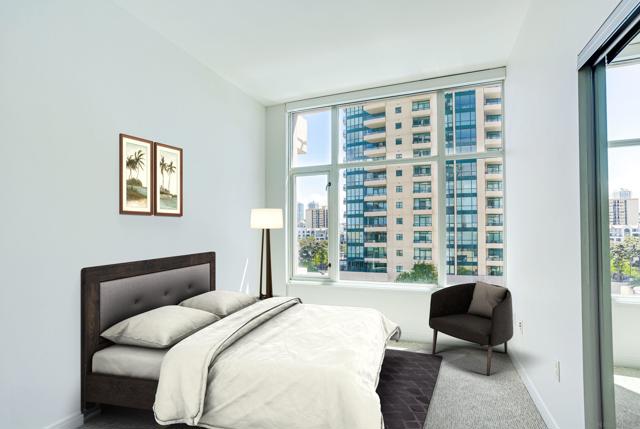 550 Front St, San Diego CA: https://media.crmls.org/mediaz/29453db5-1217-4337-8620-15d7a7de50d1.jpg