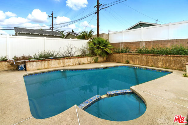 350 N Shadyglen Drive, Covina CA: https://media.crmls.org/mediaz/29457afa-8c76-4776-9838-8b3132df8a77.jpg