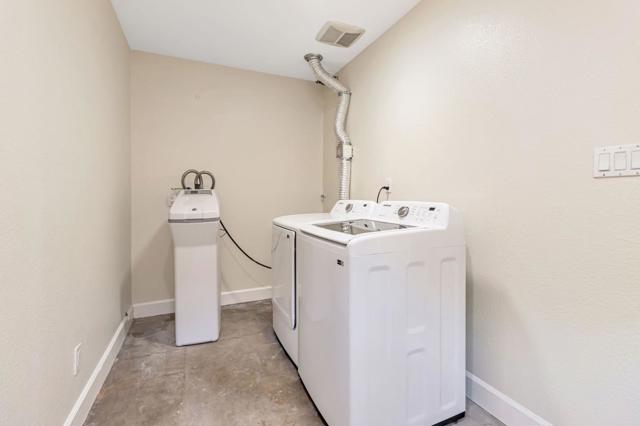 2081 Sheraton Drive, Santa Clara CA: https://media.crmls.org/mediaz/29460508-e7b2-4dd4-8e77-d43e85b378ef.jpg
