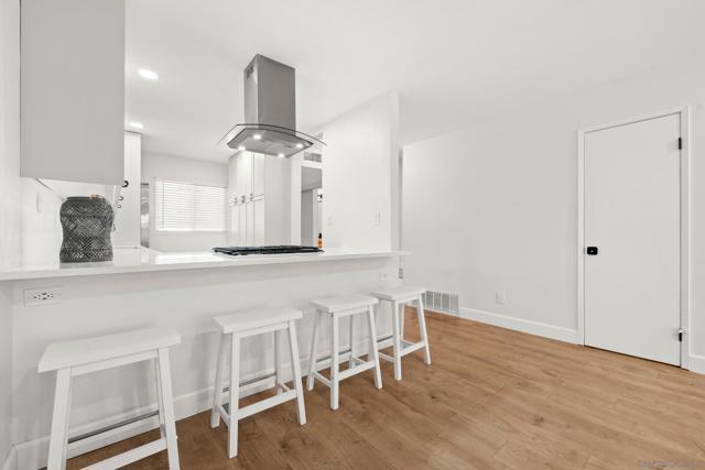 6821 Alvarado Rd, San Diego CA: https://media.crmls.org/mediaz/29469478-4110-4927-bf93-fe169237f5cd.jpg