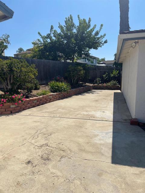 Detail Gallery Image 35 of 43 For 5676 Chateau Dr, San Diego,  CA 92117 - 7 Beds | 3/2 Baths