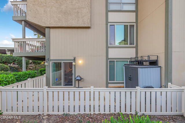 348 Chestnut Hill Court, Thousand Oaks CA: https://media.crmls.org/mediaz/294711b7-872a-4f73-bcb3-d106fa40d38d.jpg