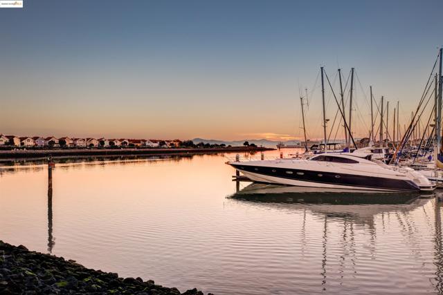 1205 Melville Sq, Richmond CA: https://media.crmls.org/mediaz/29472a3b-92f1-4a1a-81ba-4834cb98e788.jpg