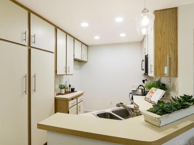 Detail Gallery Image 12 of 32 For 7263 Camino Degrazia #31,  San Diego,  CA 92111 - 2 Beds | 2 Baths