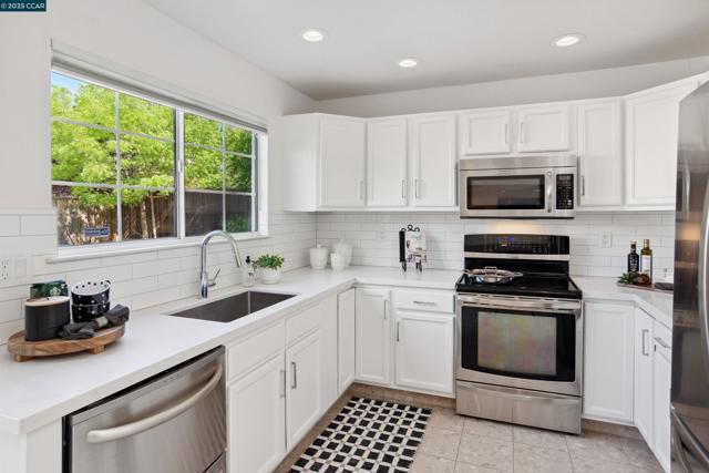 4397 N Water Oak Ct., Concord CA: https://media.crmls.org/mediaz/294791c9-9146-40b5-b97e-17059c75b264.jpg