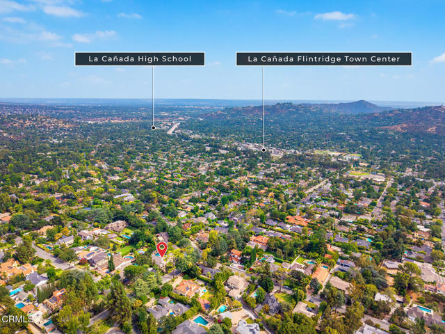 5008 La Canada Boulevard, La Canada Flintridge CA: https://media.crmls.org/mediaz/29479309-2e54-4e6d-9e24-a49b87fbaf89.jpg