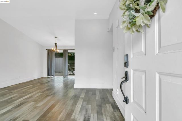 317 Lorenz Dr, Oakley CA: https://media.crmls.org/mediaz/2947ea63-7e20-4e59-baab-e4671469112b.jpg