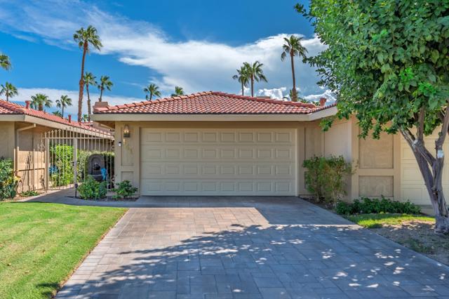 141 Camino Arroyo N, Palm Desert CA: https://media.crmls.org/mediaz/29487570-65ed-4291-a747-b45814c800a6.jpg