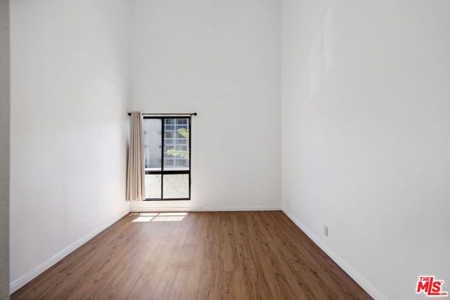 1440 Veteran Avenue, Los Angeles CA: https://media.crmls.org/mediaz/2949882a-d1c5-4534-b2fa-6acc8d68baf1.jpg