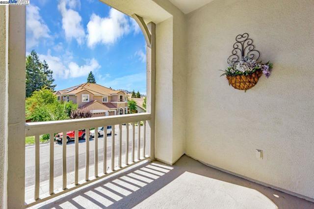 5391 Fernbank Dr, Concord CA: https://media.crmls.org/mediaz/294a24d0-a092-4695-9c55-fd6886bb92e7.jpg