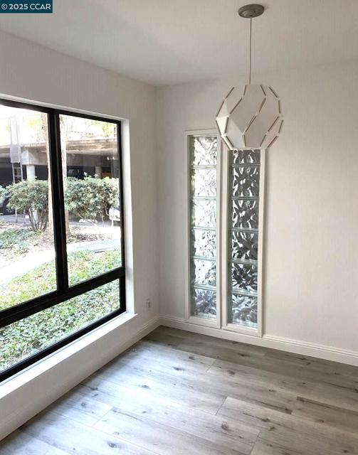 440 N Civic Dr, Walnut Creek CA: https://media.crmls.org/mediaz/294a4006-0716-4dc3-8e2e-9adf268bcc6e.jpg