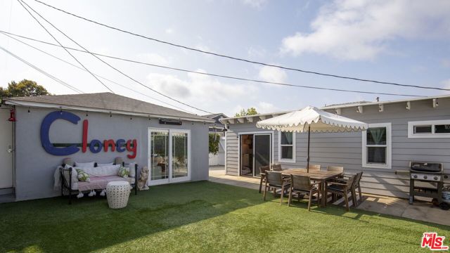 6616 W 87th Street, Los Angeles CA: https://media.crmls.org/mediaz/294a6e2d-9f41-47b9-8ead-a36c6c36d2a3.jpg
