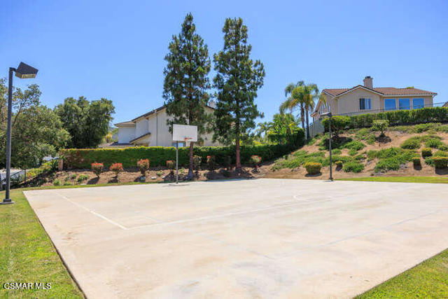 1636 Meadowglen Court, Newbury Park CA: https://media.crmls.org/mediaz/294b6798-a714-4a40-afc1-bcd07b10332e.jpg