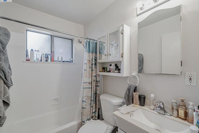 4655 Augustine St, Pleasanton CA: https://media.crmls.org/mediaz/294b878a-c05b-4bc7-8a91-7ffe75b4a037.jpg