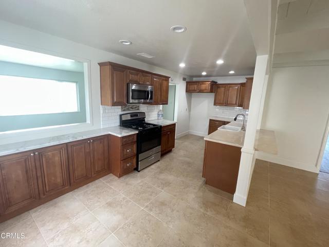1525 N 7th Place, Port Hueneme CA: https://media.crmls.org/mediaz/294ba57a-5209-4e67-8707-1416defd82c5.jpg