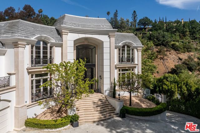 10509 Vestone Way, Los Angeles CA: https://media.crmls.org/mediaz/294bcecb-f6e4-4d91-9fe7-2961ca17f62c.jpg