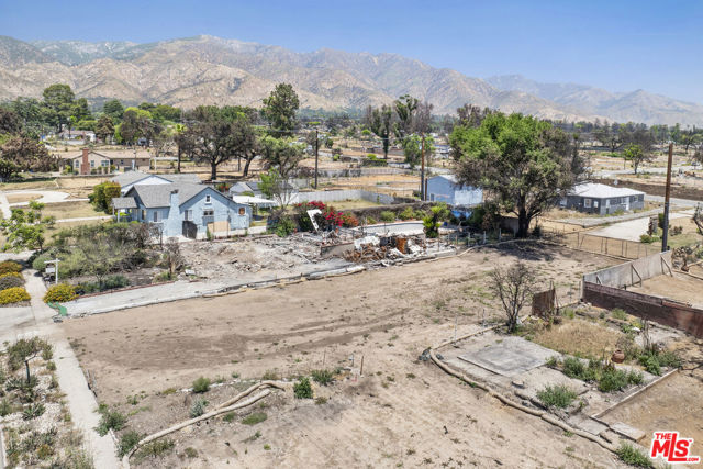 2724 Glen Avenue, Altadena CA: https://media.crmls.org/mediaz/294bdc31-e999-4c45-829c-090b3b255c77.jpg