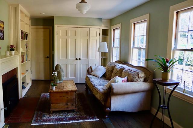 811 Alameda Avenue, Monterey CA: https://media.crmls.org/mediaz/294be400-0fcb-471d-a3c3-175b1cb581a4.jpg