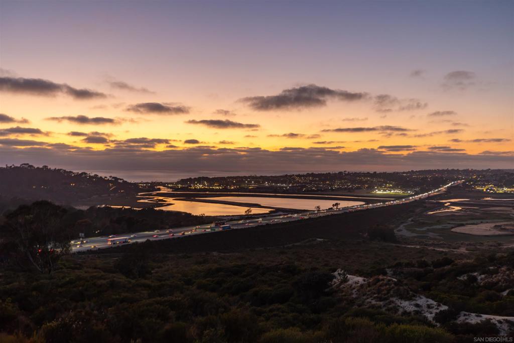 https://media.crmls.org/mediaz/294c015b-c308-4e94-acf0-18f57b52a605.jpg?preset=X-Large