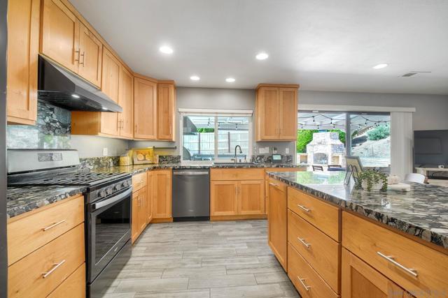 17240 Cuvee Ct, Poway CA: https://media.crmls.org/mediaz/294c03ed-c060-465a-a13b-0dd7bbcb056e.jpg