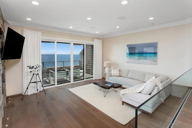 270 Surfview Ct, Del Mar CA: https://media.crmls.org/mediaz/294c35c6-1d8c-4b80-a217-d5c4a167ac58.jpg