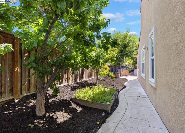 7563 Balmoral Way, San Ramon CA: https://media.crmls.org/mediaz/294c4c8b-ec0a-4619-bca9-4ba05df19460.jpg
