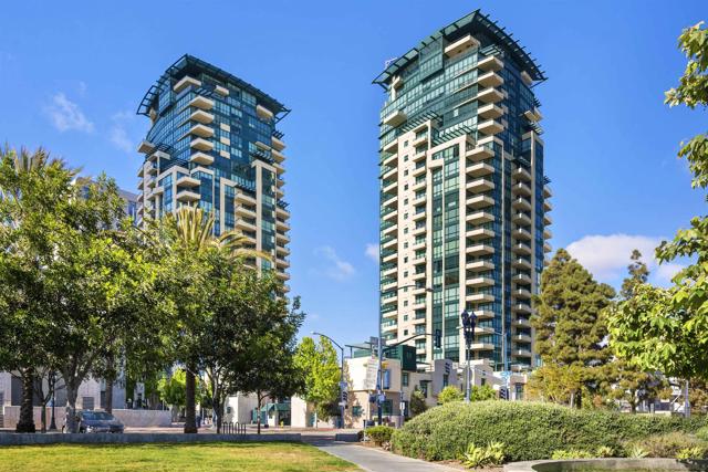 555 Front St, San Diego CA: https://media.crmls.org/mediaz/294c9fac-1a2c-4560-998f-6d6400e2edf3.jpg
