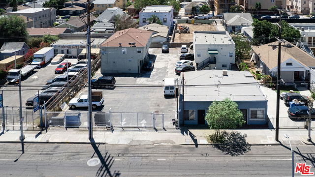 1452 W Jefferson Boulevard, Los Angeles CA: https://media.crmls.org/mediaz/294cce73-e5a1-4a10-960a-a5efb10112ff.jpg