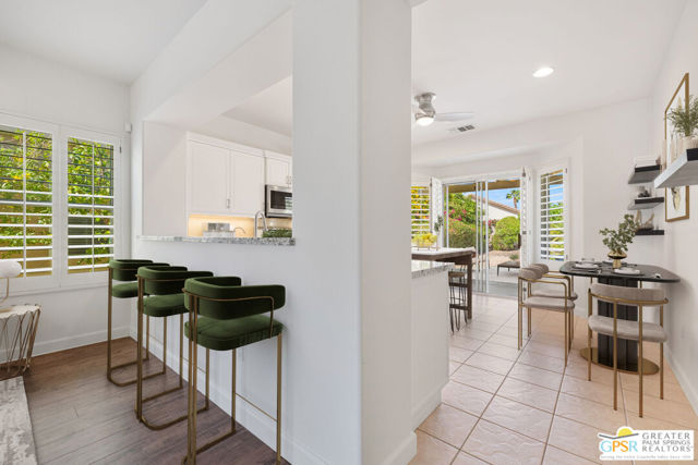 78712 Postbridge Circle, Palm Desert CA: https://media.crmls.org/mediaz/294db7c7-1b05-4090-addc-729094e21337.jpg