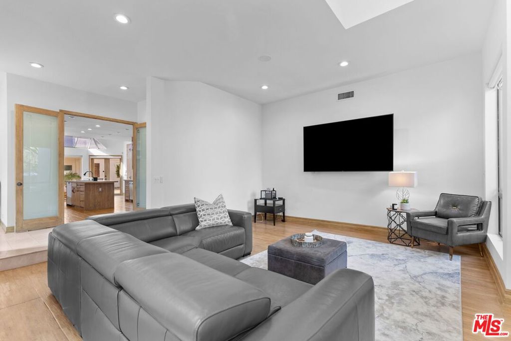 MLS #25615881 image #10