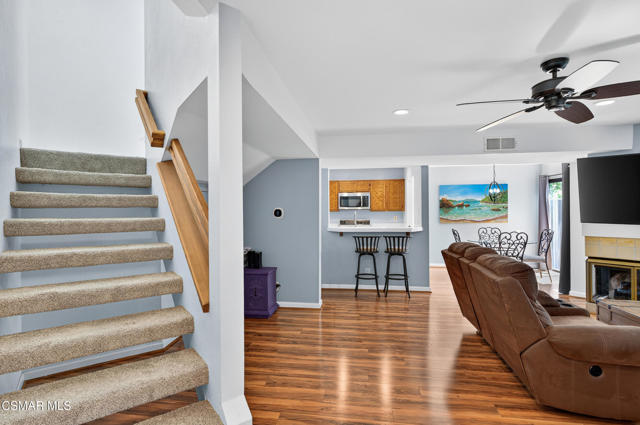 1182 Tivoli Lane, Simi Valley CA: https://media.crmls.org/mediaz/294ebd67-1995-48fc-9252-460e717c721a.jpg