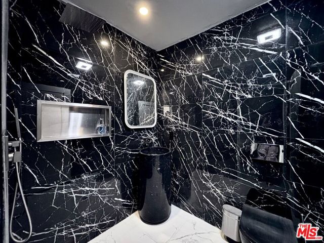 643 N Vista St, Los Angeles CA: https://media.crmls.org/mediaz/294edd07-e8ad-4522-b61a-77066b2a3def.jpg