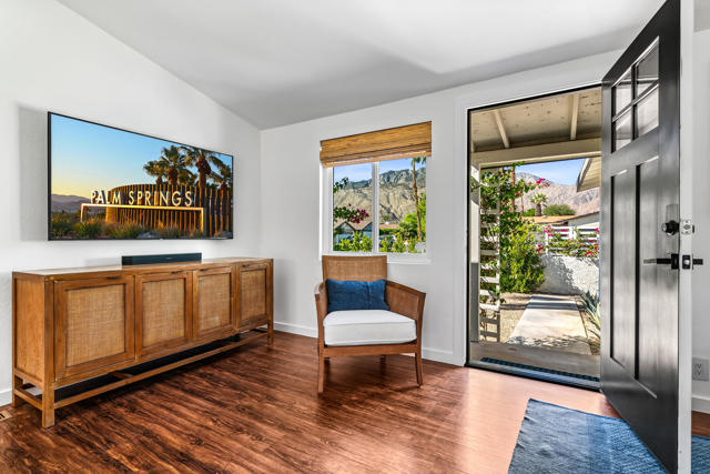 2034 Marni Court, Palm Springs CA: https://media.crmls.org/mediaz/294ede73-4a00-46ba-bc2f-c88a092094a0.jpg