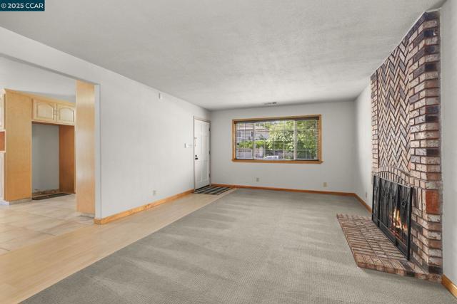 928 Sassel Ave, Concord CA: https://media.crmls.org/mediaz/294facea-8baf-4301-98ef-ccfcc498f7c8.jpg