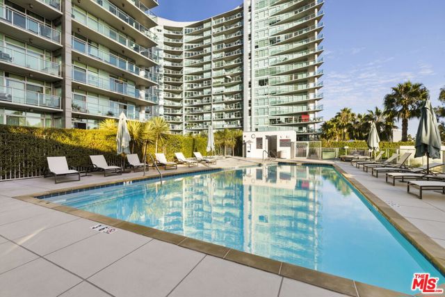 13650 Marina Pointe Drive, Marina del Rey CA: https://media.crmls.org/mediaz/2950339a-bfc9-4eac-85fc-7f2cdfa44951.jpg