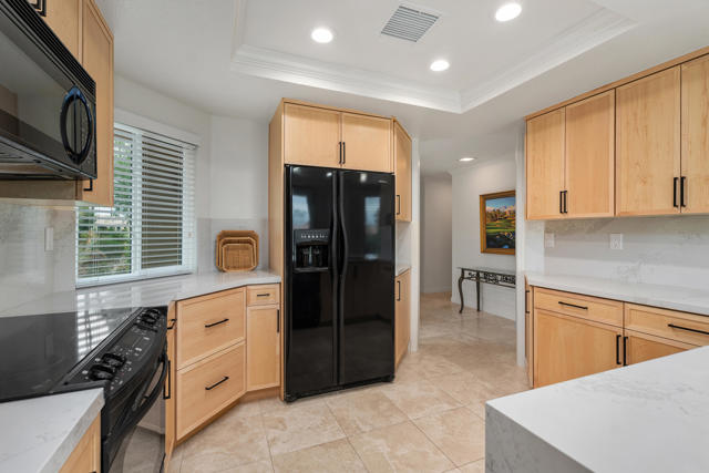 76702 Daffodil Drive, Palm Desert CA: https://media.crmls.org/mediaz/29505d32-b4d7-4c63-a4ff-3a2a64bc3848.jpg