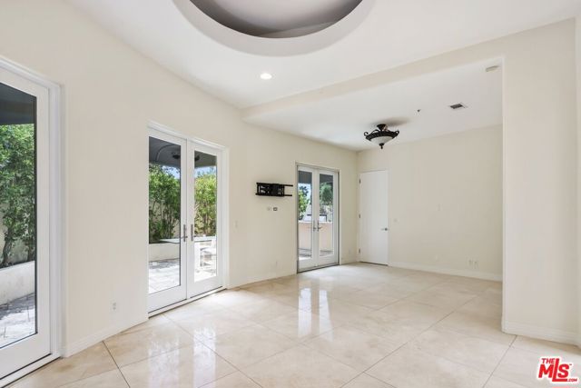 2470 Venus Drive, Los Angeles CA: https://media.crmls.org/mediaz/2950fc7f-f623-43bf-b2ee-7fde3747ddb7.jpg