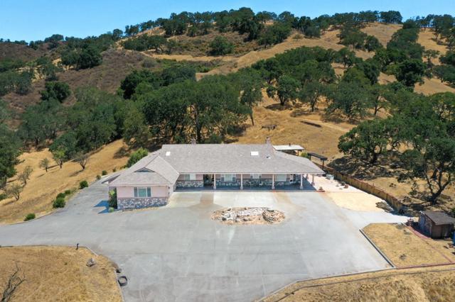 21050 Uvas Road, Morgan Hill CA: https://media.crmls.org/mediaz/29510045-5dc3-466a-9594-0269409e678b.jpg