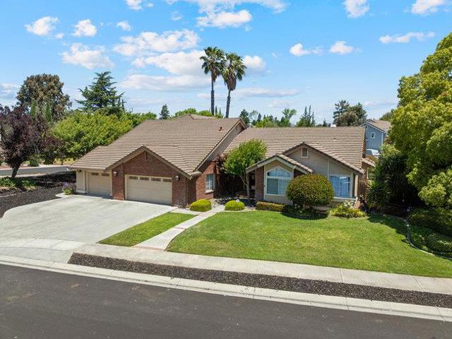 120 Tierra Del Sol, Hollister CA: https://media.crmls.org/mediaz/29510962-65b1-4303-992f-75d5dc4a6a21.jpg