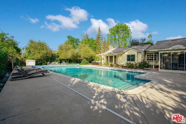 6207 Melba Avenue, Woodland Hills CA: https://media.crmls.org/mediaz/29511812-1829-46ef-9633-145f2d627eee.jpg