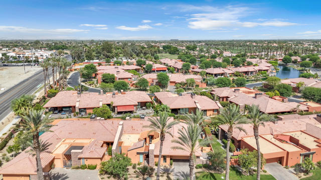 50050 Camino Privado, La Quinta CA: https://media.crmls.org/mediaz/29517753-0174-4f99-a136-bc2fe922a4e9.jpg