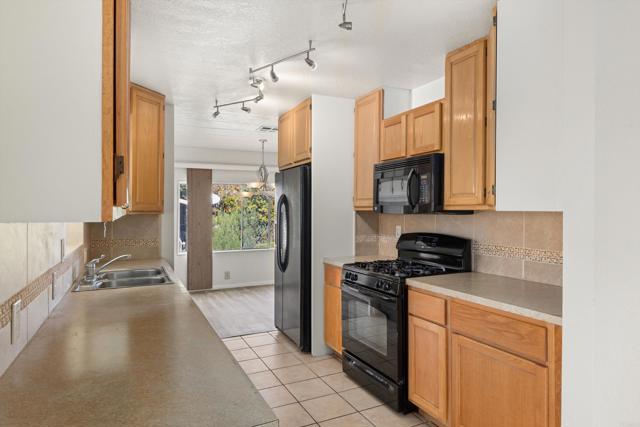 718 Sycamore Avenue, Vista CA: https://media.crmls.org/mediaz/295285ab-5a07-488d-9b81-8b0bf8bd1367.jpg