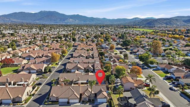 998 Hillcrest St, Hemet CA: https://media.crmls.org/mediaz/29529131-5b5e-4174-85f7-41ca9ae15d40.jpg